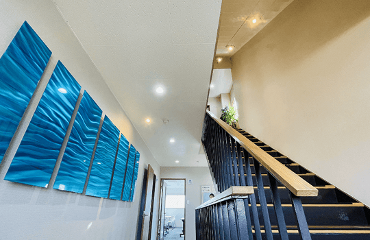 本社ビルの内観