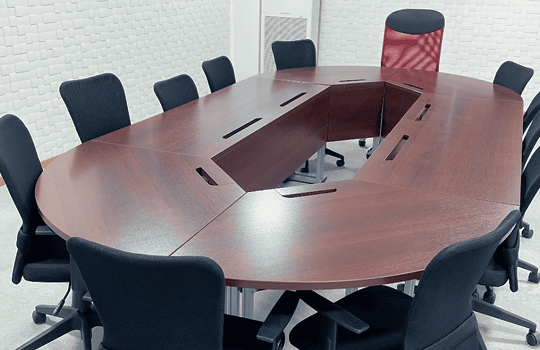 本社ビルの会議室